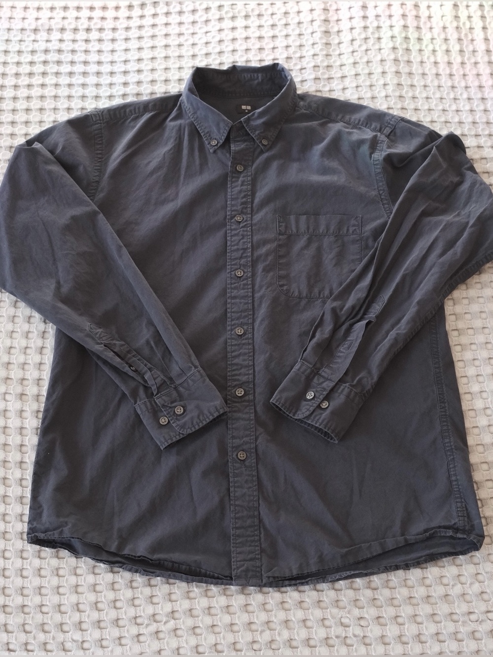 Navy Uniqlo Button Up
Shirt Men’s Medium